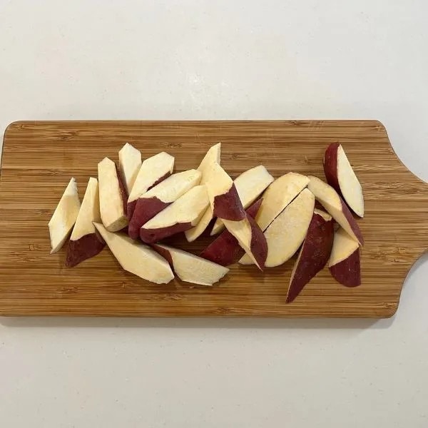 カットしたサツマイモの写真（撮影：grapeフード編集部）