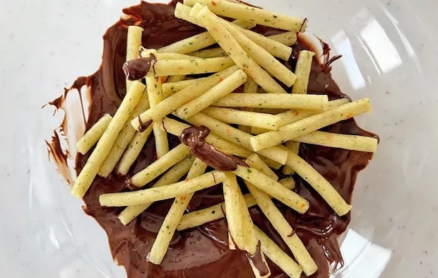 『じゃがチョコ』を作る写真（撮影：エニママ）