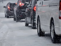 スタッドレスタイヤ、夏も交換せずにそのまま走り続けているとどうなる？　メーカーに聞いてみた