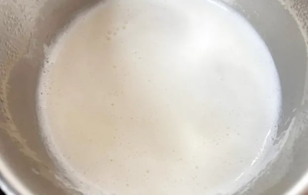 『牛乳寒天』を作る写真（撮影：エニママ）