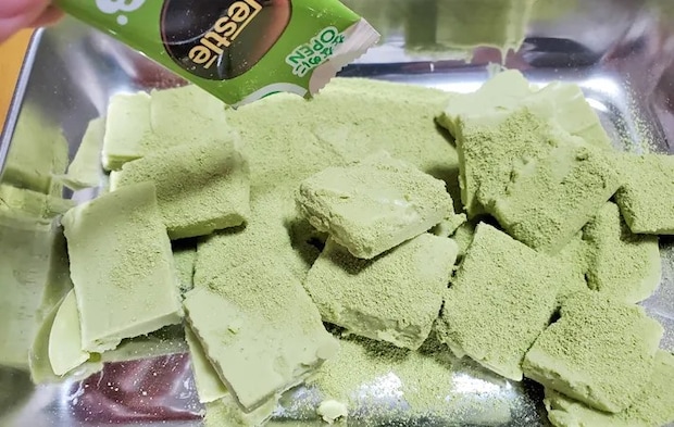 『“香る抹茶ラテ”の生チョコ』を作る写真（撮影：エニママ）