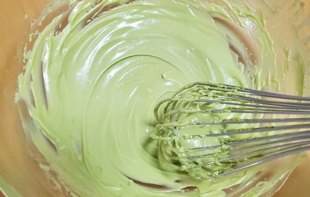 『“香る抹茶ラテ”の生チョコ』を作る写真（撮影：エニママ）