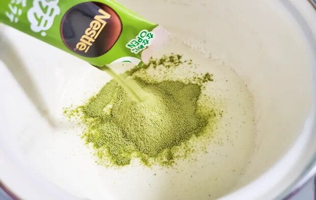 『“香る抹茶ラテ”の生チョコ』を作る写真（撮影：エニママ）