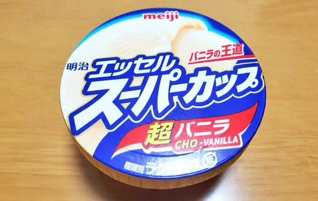 『明治 エッセル スーパーカップ』の写真（撮影：エニママ）