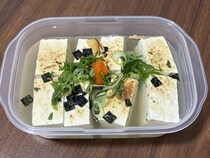 タッパーに豆腐とお吸い物の素を入れて…　レンチン5分で完成する絶品湯豆腐レシピ