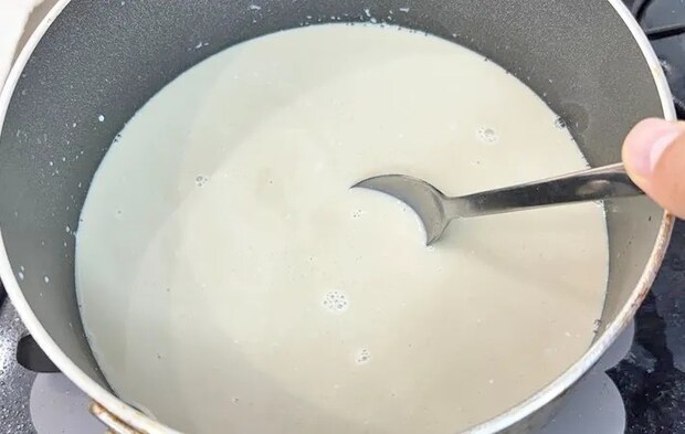 『ほうじ茶ラテで作るプリン』を作る写真（撮影：キジカク）