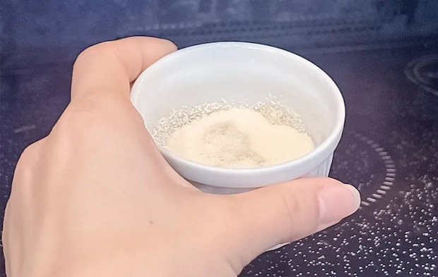 『ヤクルトグミ』を作る写真（撮影：キジカク）