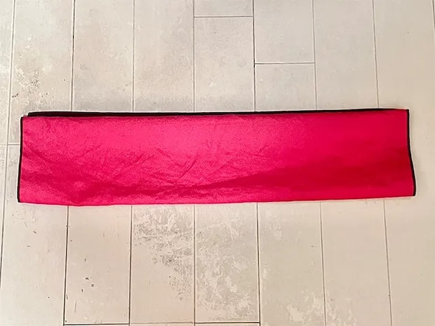 風呂敷を２回折る（撮影：grapeライフハック編集部）