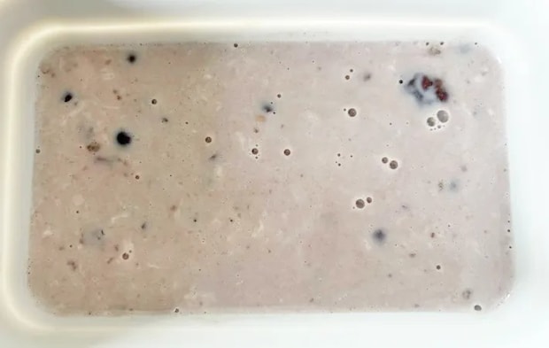 『おしるこフリーズドライあずきアイス』を作る写真（撮影：エニママ）