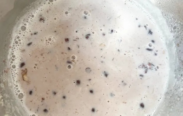 『おしるこフリーズドライあずきアイス』を作る写真（撮影：エニママ）