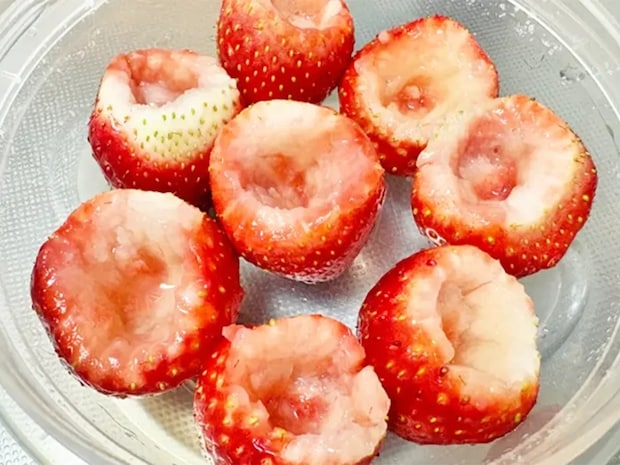 材料2つだけ！　すっぱいイチゴを甘く食べる方法に「家族がハマった！」