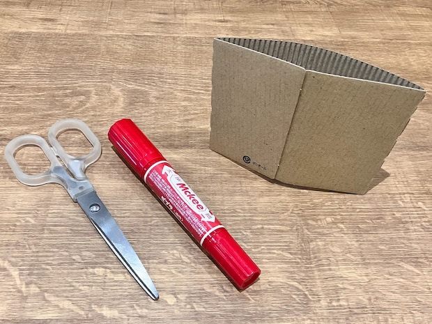 【0円DIY】飲み終わった後の“紙スリーブ”　スマホスタンドに再利用する手順