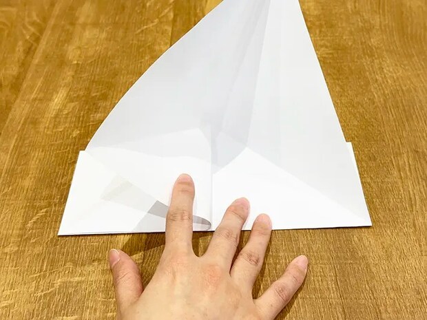 A4用紙を折っている画像（撮影：grapeライフハック編集部）