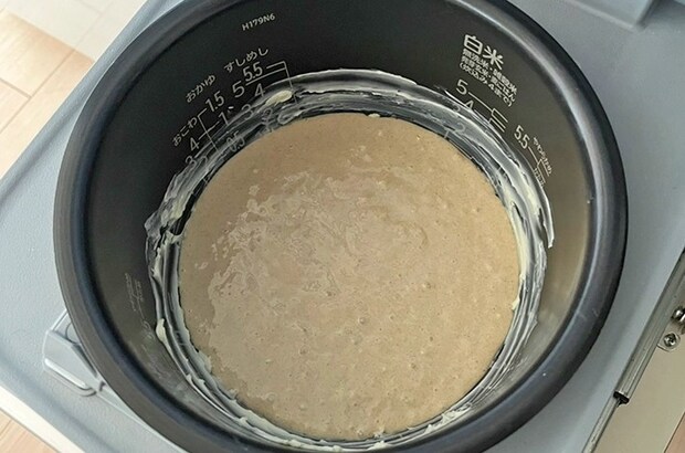 『ブレンディ蒸しケーキ』の調理写真（撮影：grapeフード編集部）