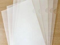 「余ったクリアファイルが活躍」　キッチンの隙間を生かす収納術に「感動した」【収納術4選】