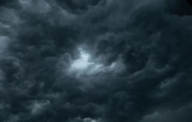 不穏な曇り空の写真