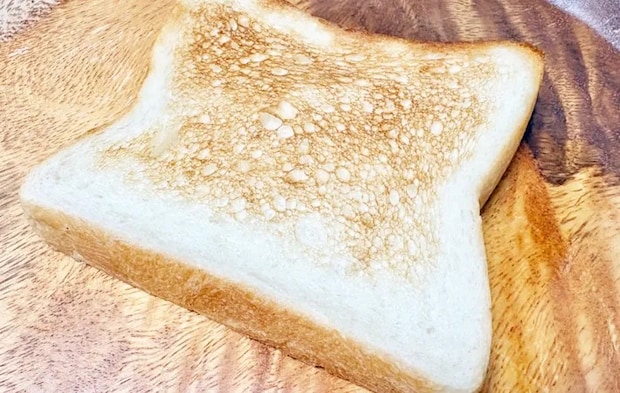 『イチゴあんバタートースト』を作る写真（撮影：エニママ）