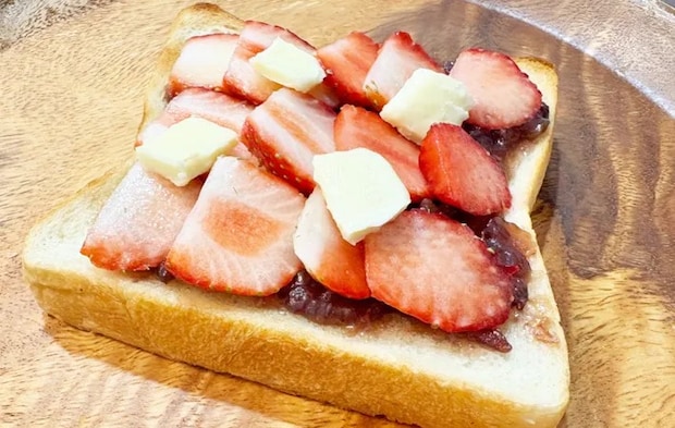 『イチゴあんバタートースト』の完成写真（撮影：エニママ）