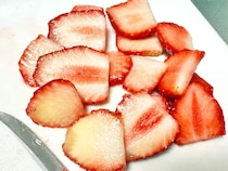 食パンに食べ飽きた時はこれ！　子どもが喜ぶ『イチゴ大福風トースト』アレンジ術