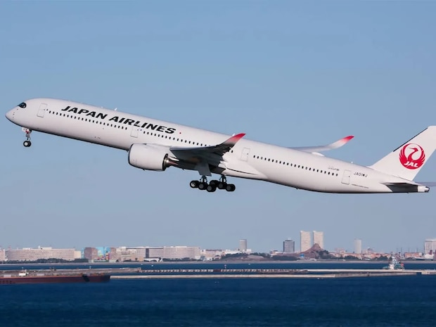 席が広いだけじゃない！　飛行機のクラス、1つだけ上げると何ができる？【JALに取材】