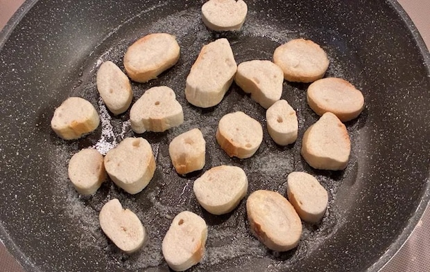 『麩で染みチョコラスク』を作る写真（撮影：エニママ）