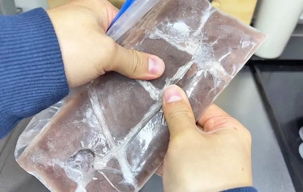 『ぜんざいを凍らせるだけ！ヘルシーシャーベット』を作る写真（撮影：キジカク）