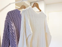 セーターは洗濯せずに何回も着ていい？　「正しい洗濯頻度」をメーカーに聞いた