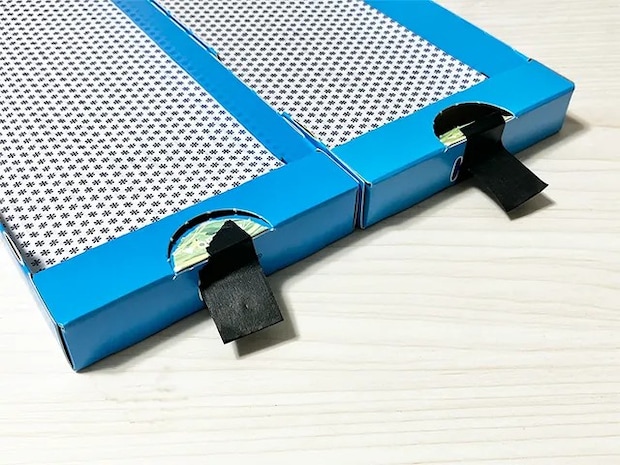 キリの空き箱にマスキングテープを貼る場面（撮影：grapeライフハック編集部）