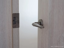 100均グッズでもOK！　ドアメーカーが教える「諦めていた隙間風」の対策