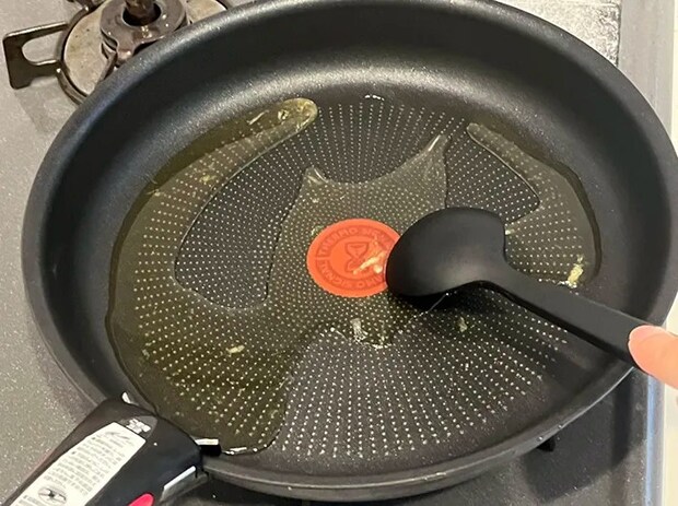 加熱しはじめのレモンソースの写真（撮影：grapeフード編集部）