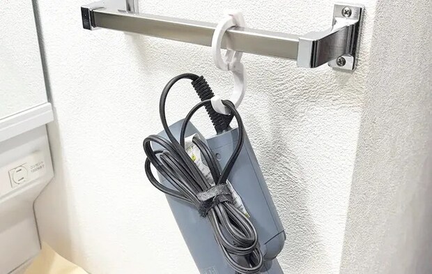 『ダイソー しっかりとまるＳ字フック』の使用写真（撮影：キジカク）