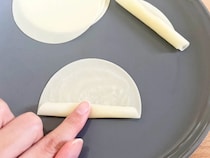 『余った餃子の皮』を救済！　バターと砂糖で作るシガレットクッキー風おやつ