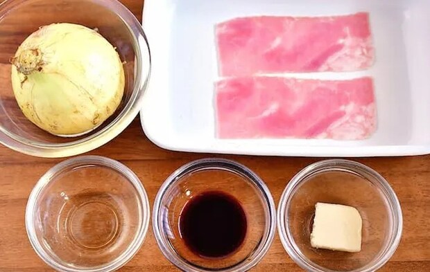 『丸ごと新タマネギのレンジ蒸し』の材料写真（撮影：小泉明代）