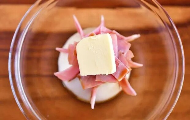 『丸ごと新タマネギのレンジ蒸し』を作る写真（撮影：小泉明代）