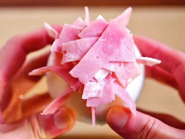 新玉ねぎに切り込みを入れて…　レンチン5分の簡単おかずに「1人で1個ペロリ」【管理栄養士のレシピ】