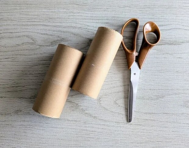 トイレットペーパーの芯とはさみ（撮影：grapeライフハック編集部）