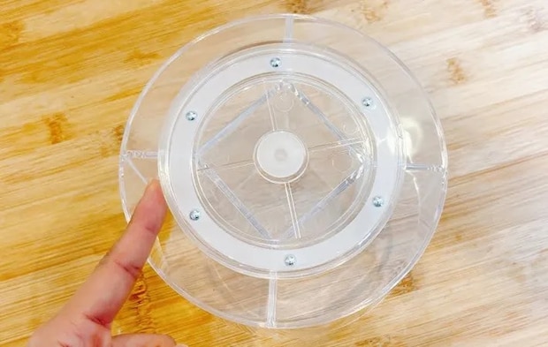 『ダイソー 回転できる透明収納ケース』の写真（撮影：キジカク）