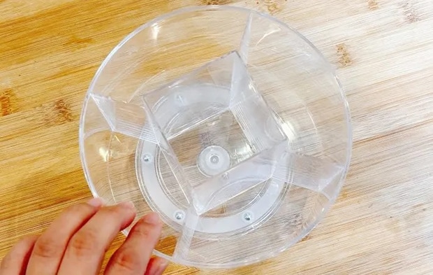 『ダイソー 回転できる透明収納ケース』の写真（撮影：キジカク）