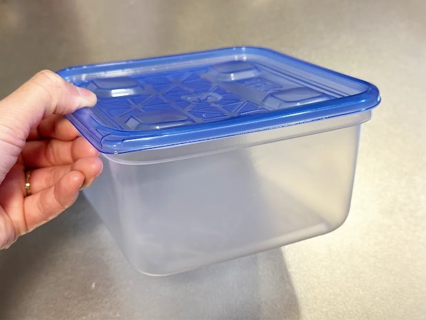 油分が残りやすいプラ容器　スポンジを汚さず『30秒』で洗える方法があって？