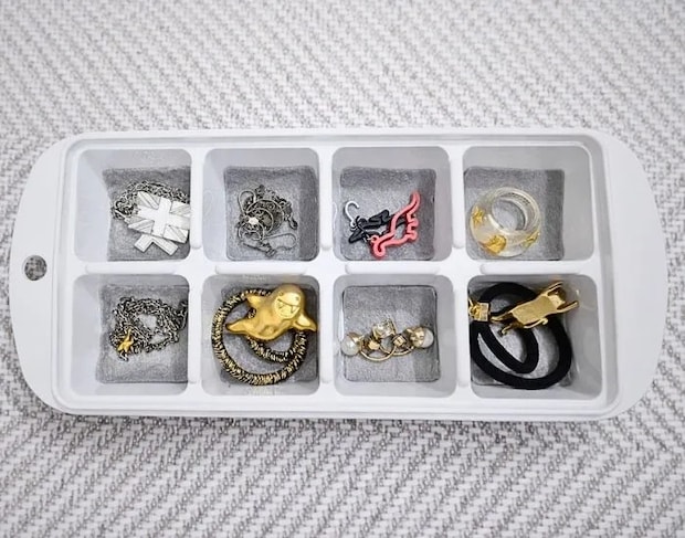 フェルトを敷いた製氷皿（撮影：grapeライフハック編集部）