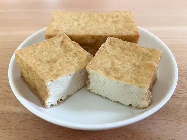 せいろで蒸した厚揚げの写真（撮影：grapeフード編集部）