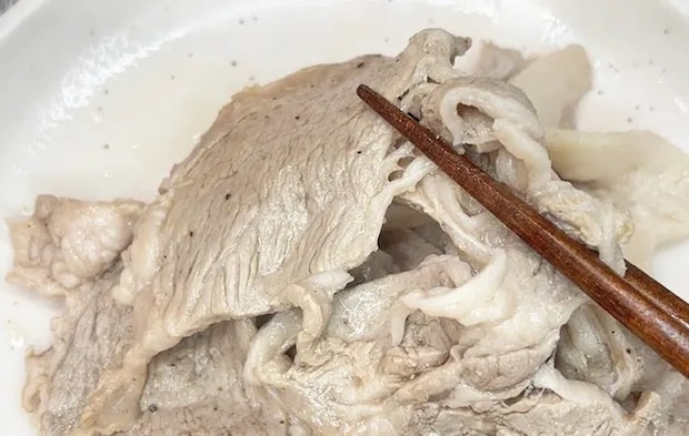 『霜降りした豚肉を焼いた』写真（撮影：キジカク）