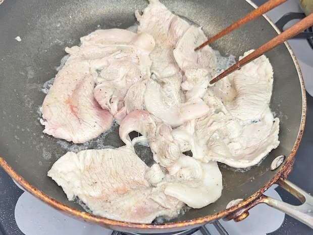 安い豚肉が別物に仕上がる！？　お湯にサッとくぐらせるだけで「しっとりやわらか」
