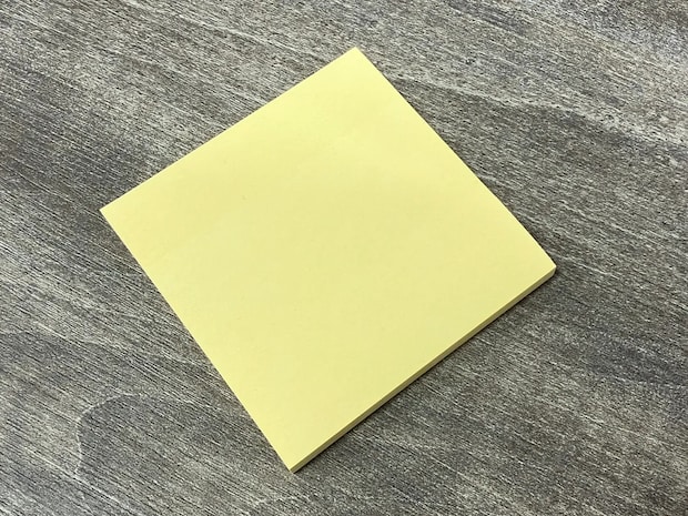 付箋、正しく剥がせてる？　クルンと丸まらないコツは“向き”が重要だった
