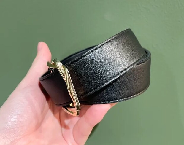 丸めるのに失敗したベルトの写真（撮影：grapeライフハック編集部）