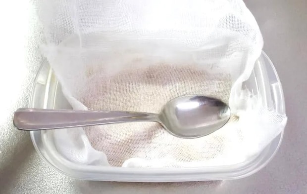 『珍味 卵黄のみそ漬け』を作る写真（撮影：キジカク）