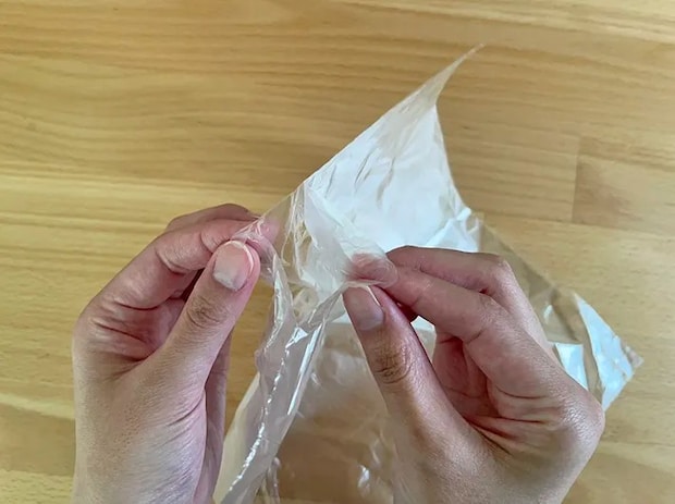 口が空いたポリ袋の写真（撮影：grapeライフハック編集部）