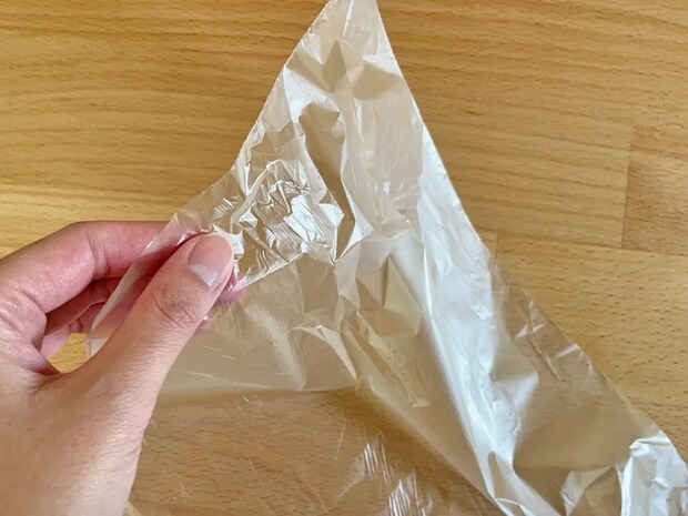 まだ指先でこすってる? なかなか開かないポリ袋、『肉のパック』であっさり解決!