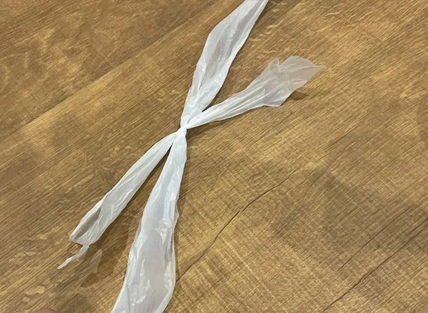 ビニール袋を結んだ写真（撮影：grapeライフハック編集部）