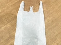 ビニール袋を『紐』に　雑誌や本を捨てる時に便利な代用方法に挑戦